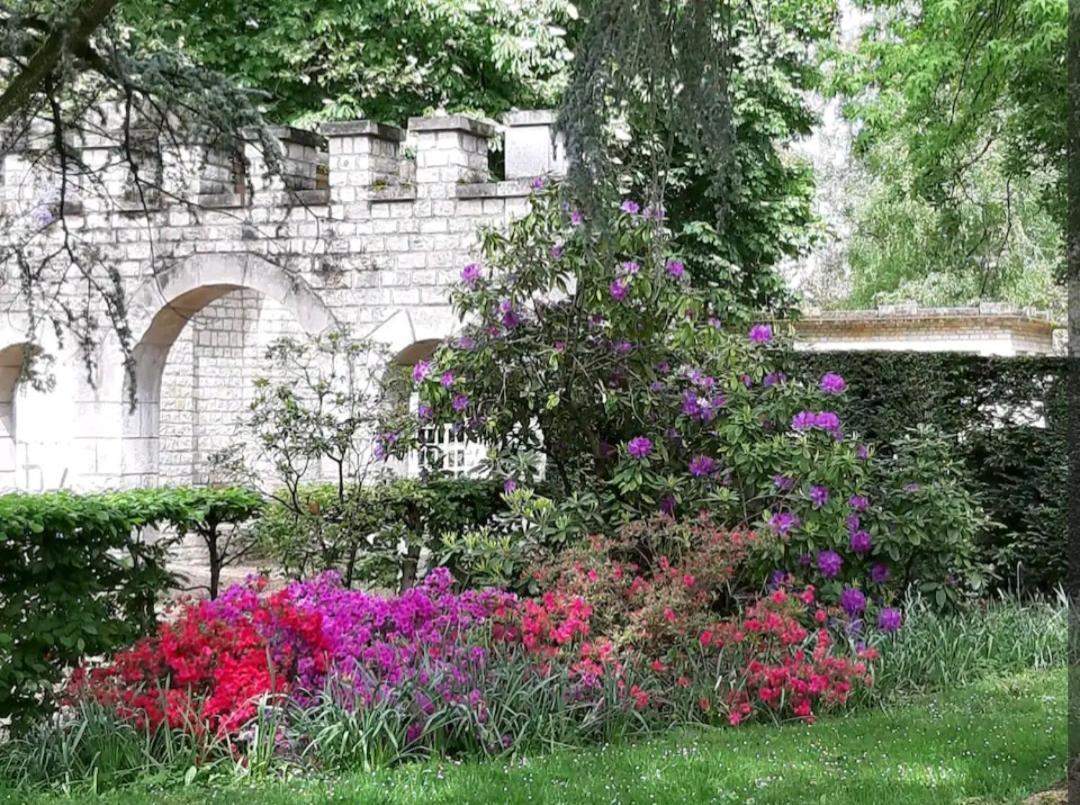 La Romantique Bourges Luaran gambar